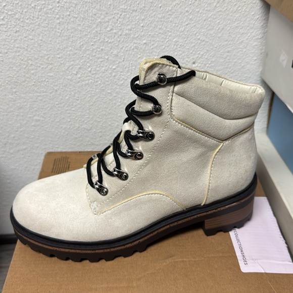 Journee Collection Women's Hiker Bootie - Picture 6 of 6